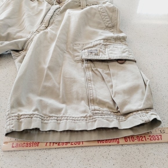 Levi's Mens Squad Cargo Shorts Size 32 Khaki Double Flap Back Pockets Hiking - Picture 12 of 16